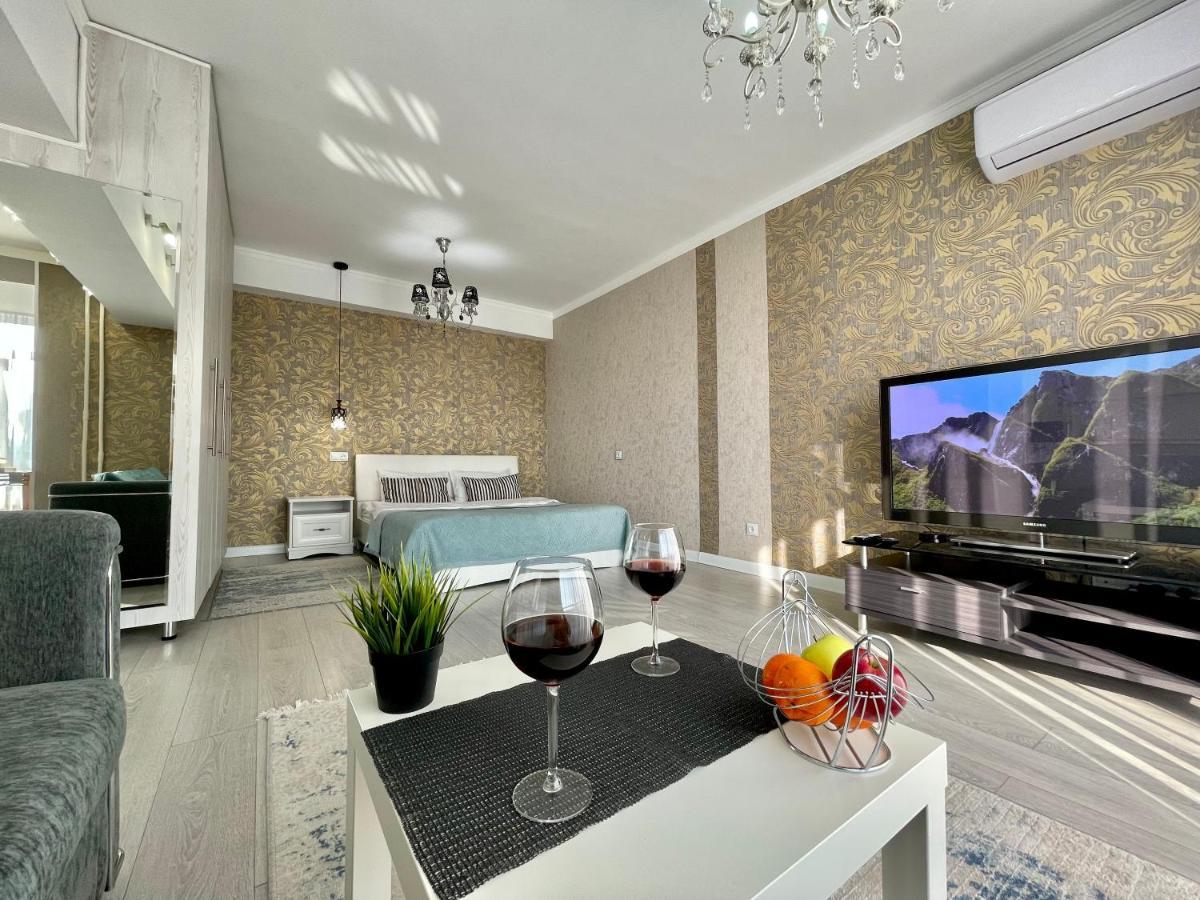 Apartment In The Heart Of The City Almaty Exterior foto
