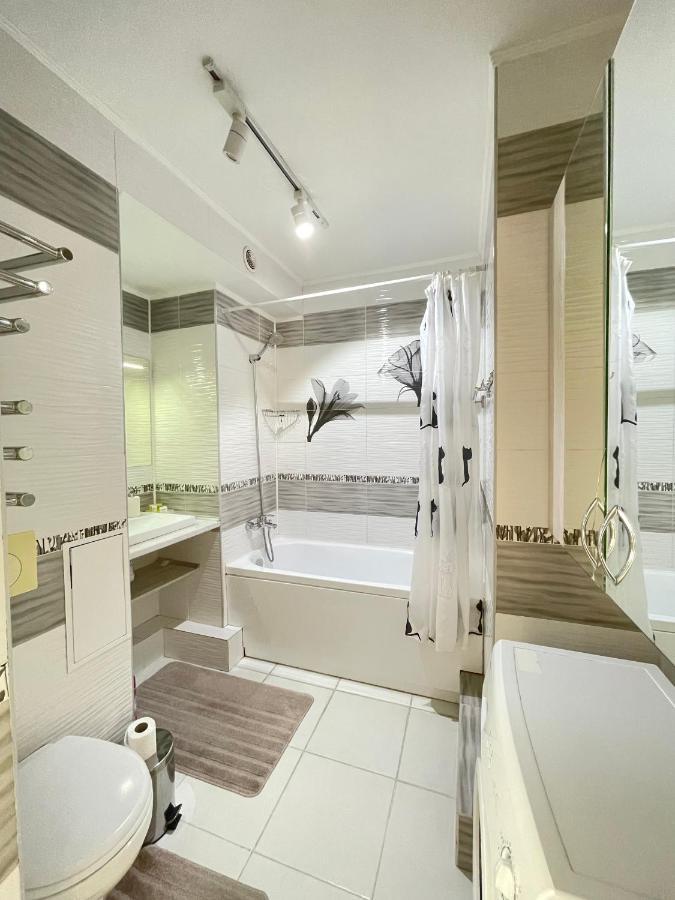 Apartment In The Heart Of The City Almaty Exterior foto